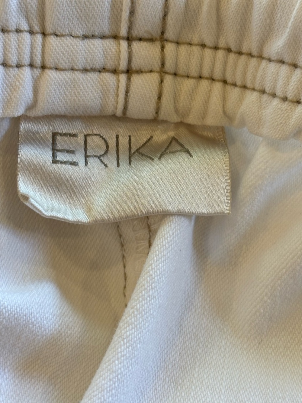 Erika Blue Floral Embroidered White Capri Pants - Size Large - Picture 6 of 9